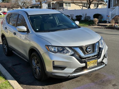 Used 2017 Nissan Rogue S image 1