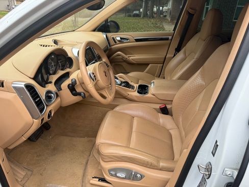 Used 2014 Porsche Cayenne Platinum Edition image 6