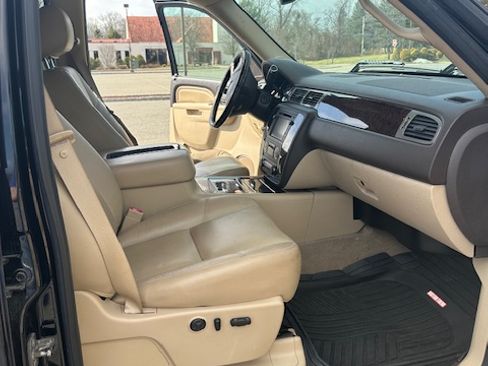 Used 2012 GMC Sierra 2500 Denali w/ Suspension Package, Off-Road image 12