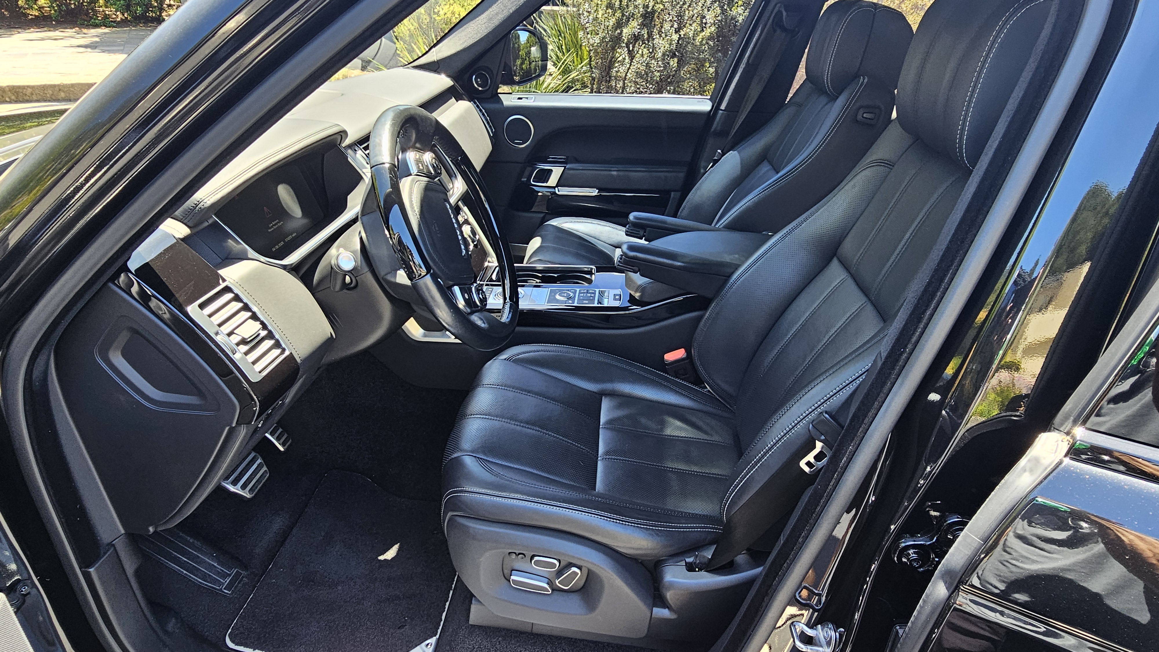Used 2015 Land Rover Range Rover Autobiography AWD/4WD image 24