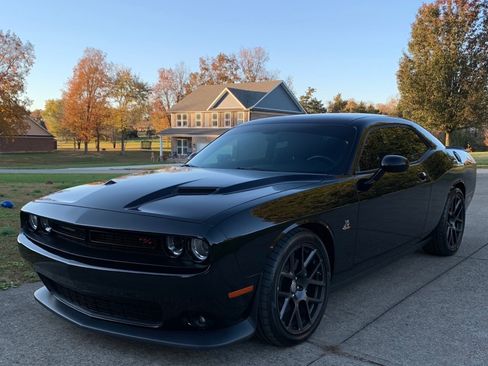 Used 2016 Dodge Challenger R/T Scat Pack image 1