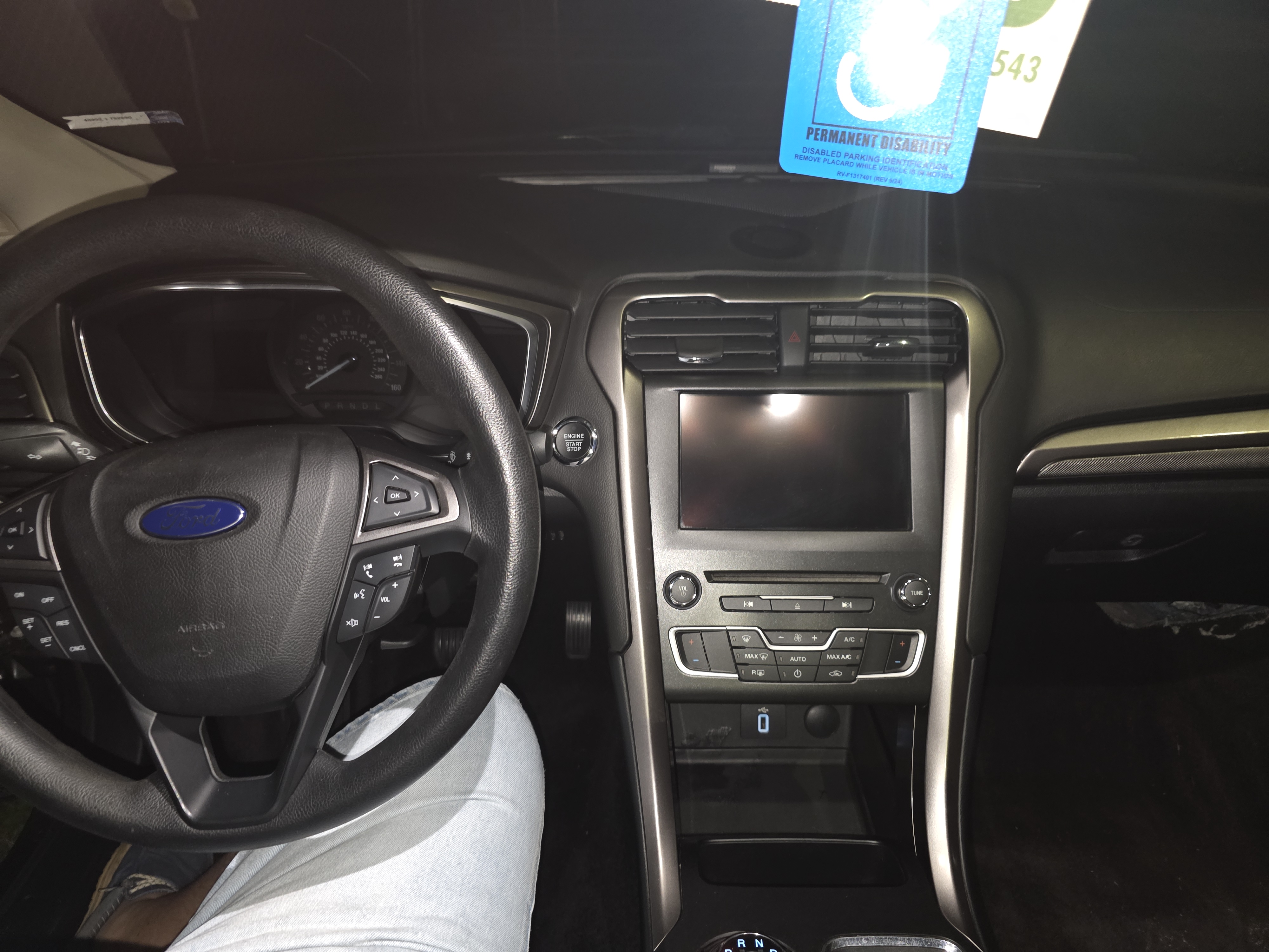 Used 2017 Ford Fusion SE w/ Fusion SE Technology Package FWD image 11