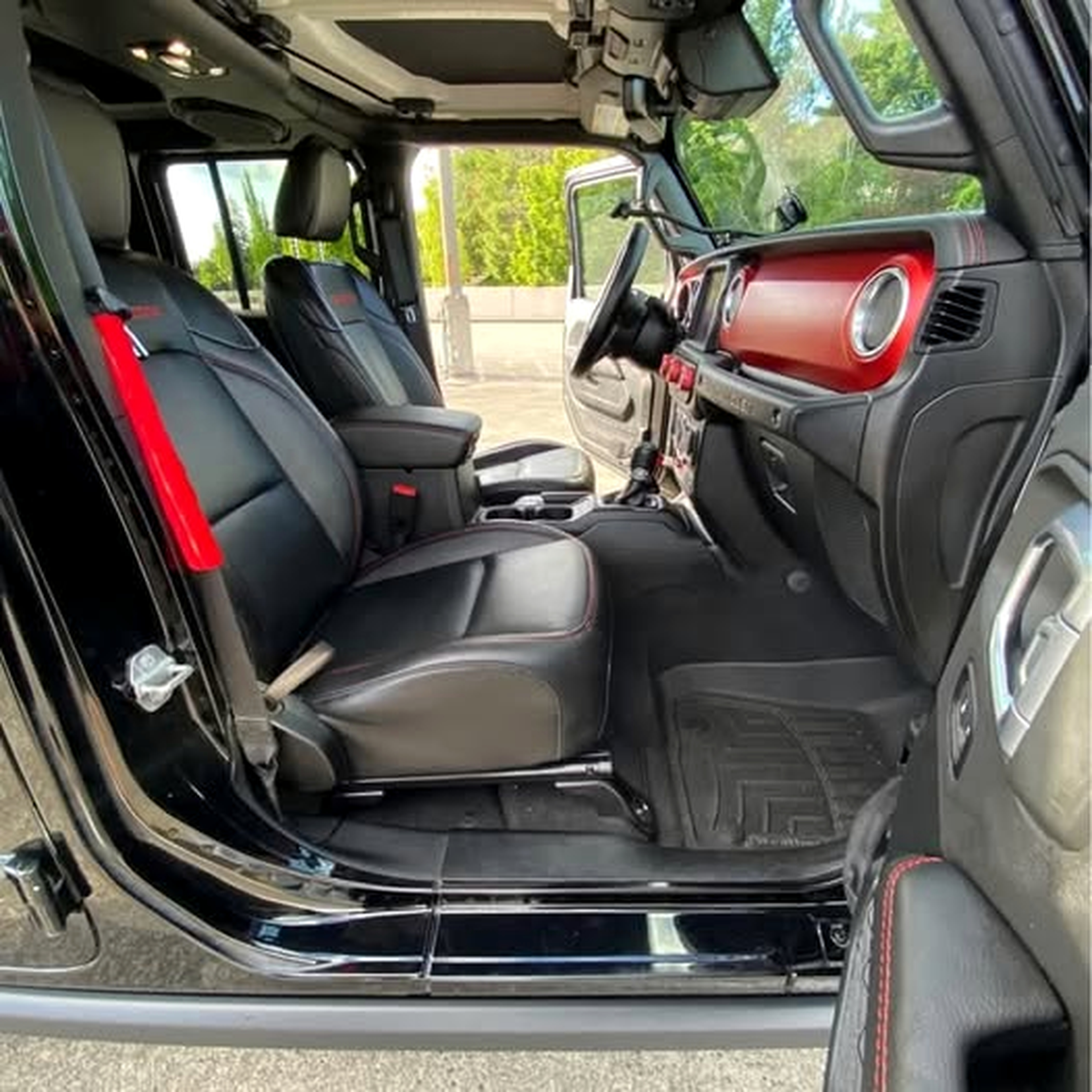 Used 2021 Jeep Wrangler Unlimited Rubicon AWD/4WD image 2