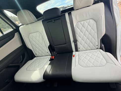 Used 2025 Volkswagen Atlas Cross Sport SEL Premium R-Line image 4