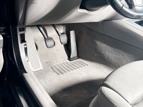 Used 2009 BMW 335i Convertible image 15