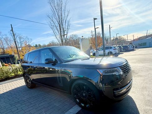Used 2024 Land Rover Range Rover Long Wheelbase Autobiography image 9