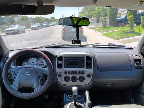 Used 2005 Ford Escape 2WD Hybrid image 2