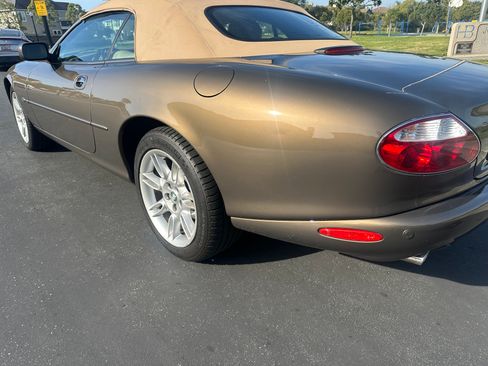 Used 2001 Jaguar XK8 Convertible image 17