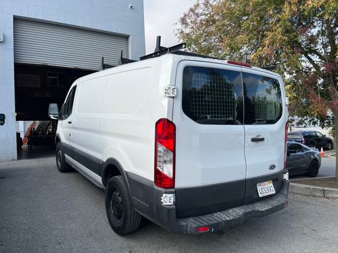 Used 2015 Ford Transit 250 130 Low Roof image 4