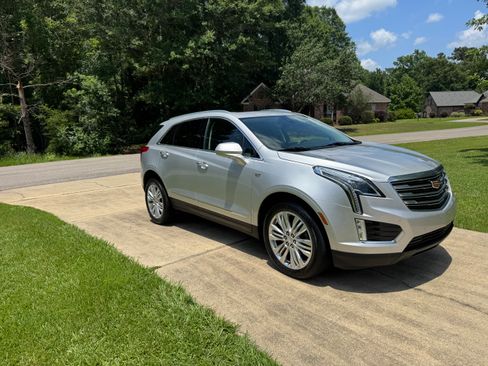 Used 2018 Cadillac XT5 Premium Luxury FWD image 4