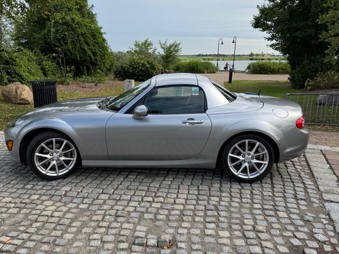 Used 2011 MAZDA MX-5 Miata Touring w/ Suspension Pkg RWD image 4