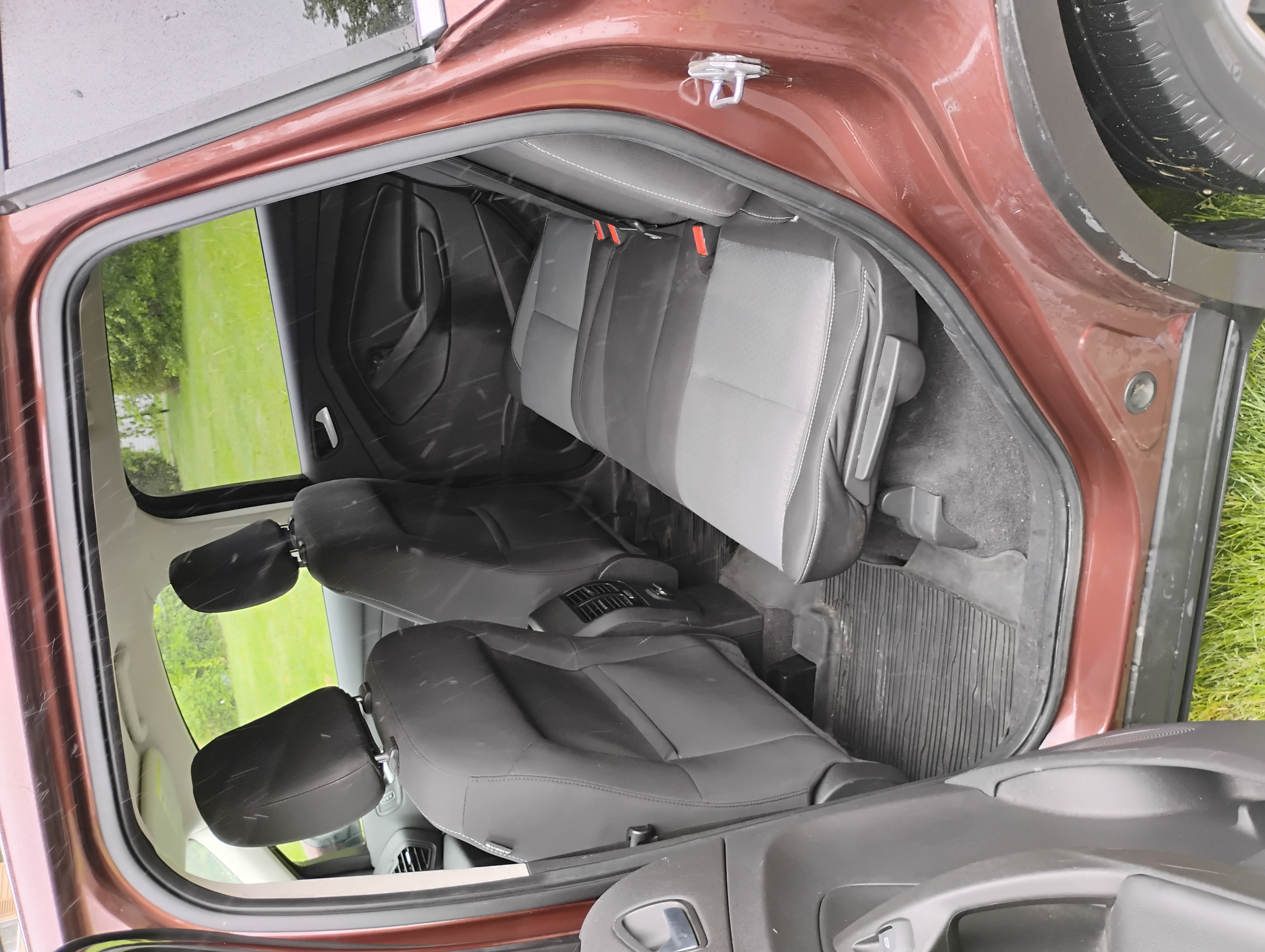 Used 2018 Ford Escape SE w/ Ford Safe & Smart Package FWD image 8