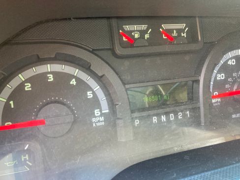 Used 2010 Ford E-350 and Econoline 350 XLT image 8