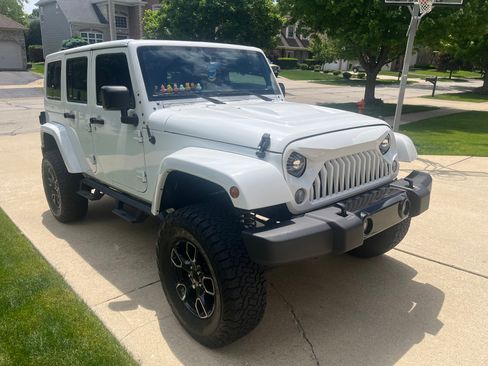 Used 2018 Jeep Wrangler Unlimited Sahara AWD/4WD image 5