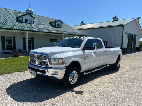 Used 2018 RAM 3500 Laramie AWD/4WD image 2