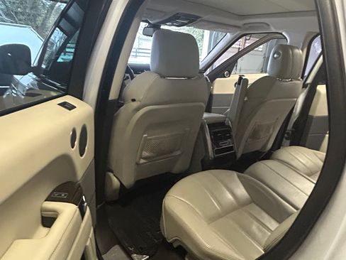 Used 2014 Land Rover Range Rover Sport HSE image 11