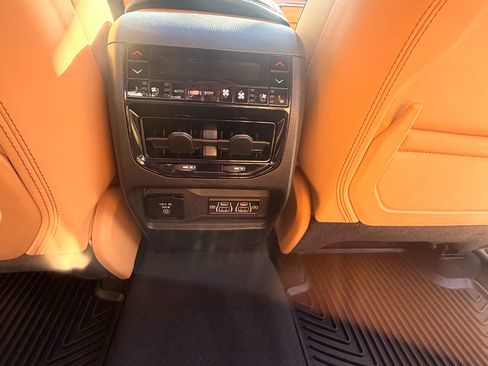 Used 2024 Jeep Grand Cherokee Summit image 4