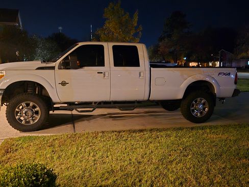 Used 2012 Ford F350 Lariat image 1