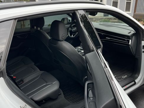 Used 2021 Audi Q8 Premium Plus w/ Premium Plus Package image 8