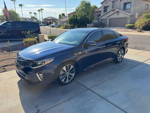Used 2018 Kia Optima S w/ Pano Sport Package FWD image 4