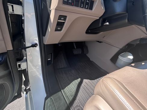 Used 2019 Honda Odyssey Elite image 14