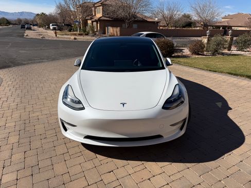 Used 2019 Tesla Model 3 Performance image 1