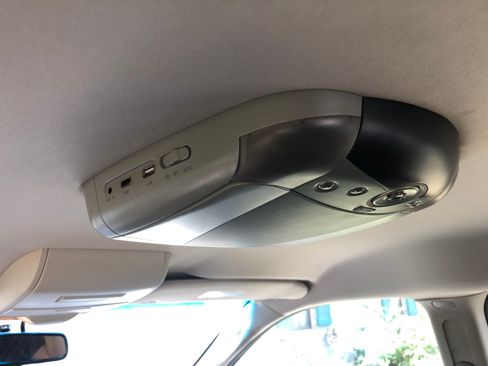 Used 2016 Dodge Grand Caravan American Value Package w/ UConnect Hands-Free Group image 9