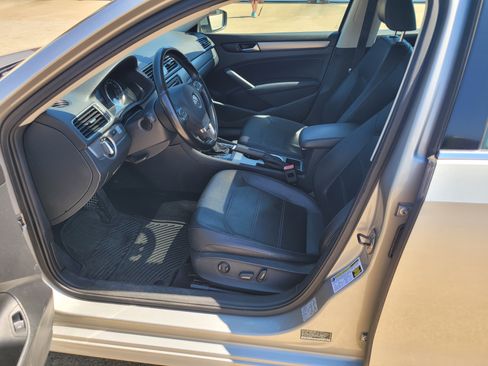 Used 2014 Volkswagen Passat TDI SE image 10