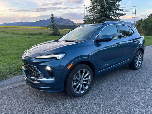 Used 2024 Buick Encore GX Avenir w/ Avenir Technology Package AWD/4WD image 9