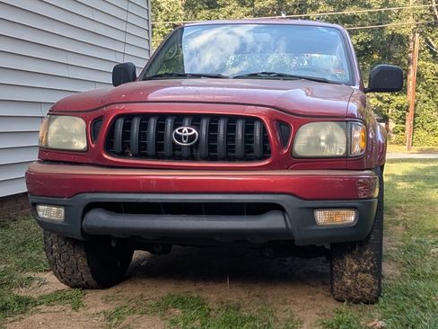 Used 2004 Toyota Tacoma PreRunner image 1
