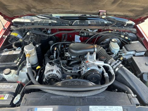 Used 1998 Chevrolet S10 Pickup LS w/ Preferred Equipment Group AWD/4WD image 24