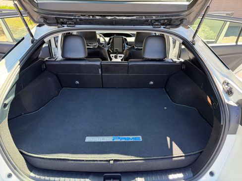 Used 2017 Toyota Prius Prime Advanced w/ Carpet Mat Package image 10