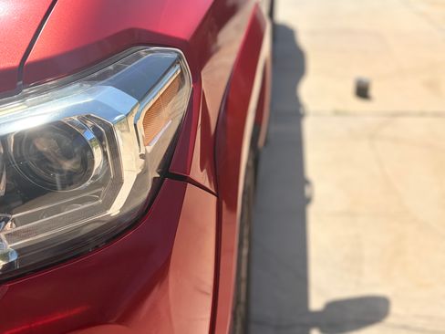 Used 2018 Toyota Tacoma TRD Sport w/ Technology Package image 10