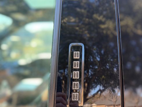 Used 2019 Ford F250 Platinum w/ Platinum Ultimate Package image 10