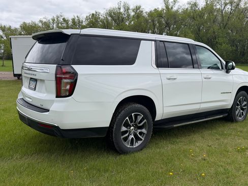 Used 2023 Chevrolet Suburban LT w/ Luxury Package AWD/4WD image 6