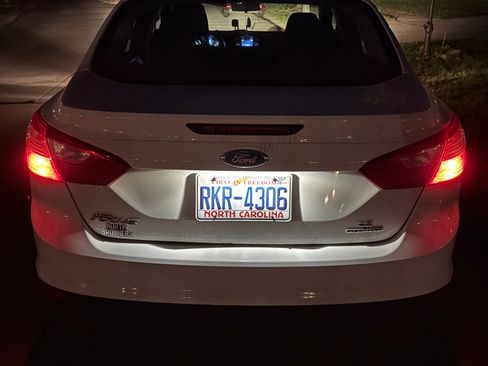 Used 2014 Ford Focus SE FWD image 17