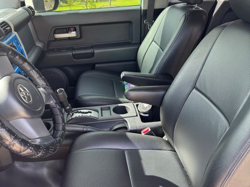 Used 2008 Toyota FJ Cruiser 2WD image 11