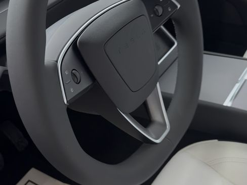 Used 2026 Tesla Model Y Long Range image 5