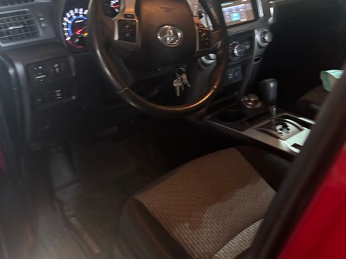Used 2018 Toyota 4Runner SR5 AWD/4WD image 9