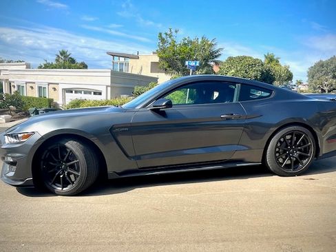 Used 2016 Ford Mustang Shelby GT350 w/ Track Package image 4