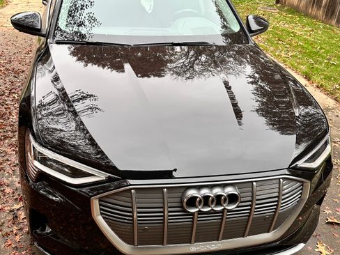Used 2021 Audi e-tron Prestige w/ Prestige Package image 4