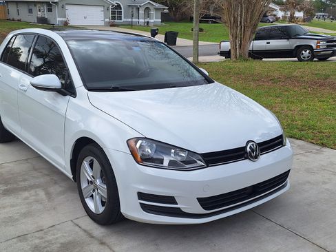 Used 2017 Volkswagen Golf Wolfsburg Edition image 1