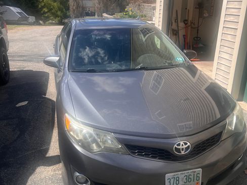 Used 2012 Toyota Camry SE w/ Leather Pkg FWD image 1