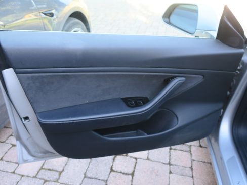 Used 2018 Tesla Model 3 Long Range image 12