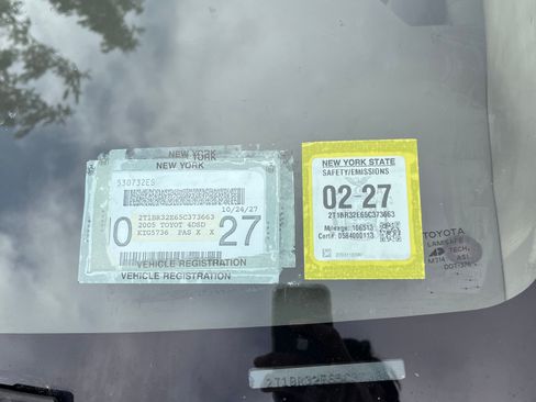 Used 2005 Toyota Corolla CE image 12