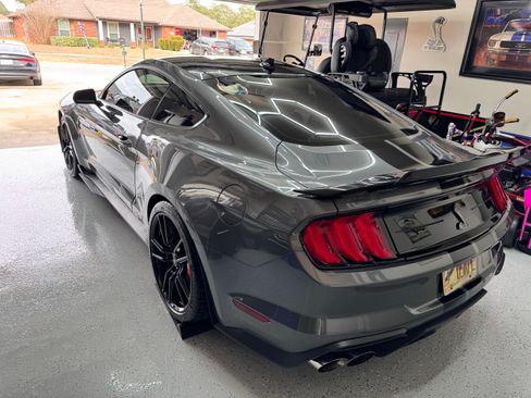 Used 2021 Ford Mustang Shelby GT500 w/ Technology Package RWD image 4