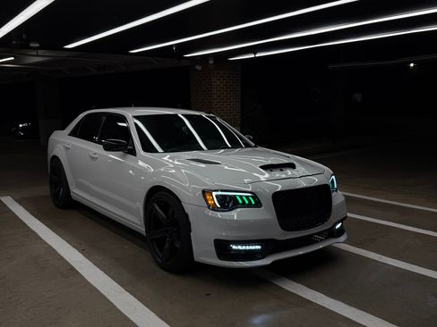 Used 2014 Chrysler 300 RWD image 9