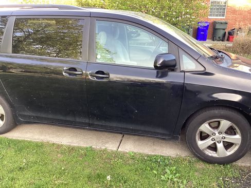 Used 2016 Toyota Sienna LE image 5