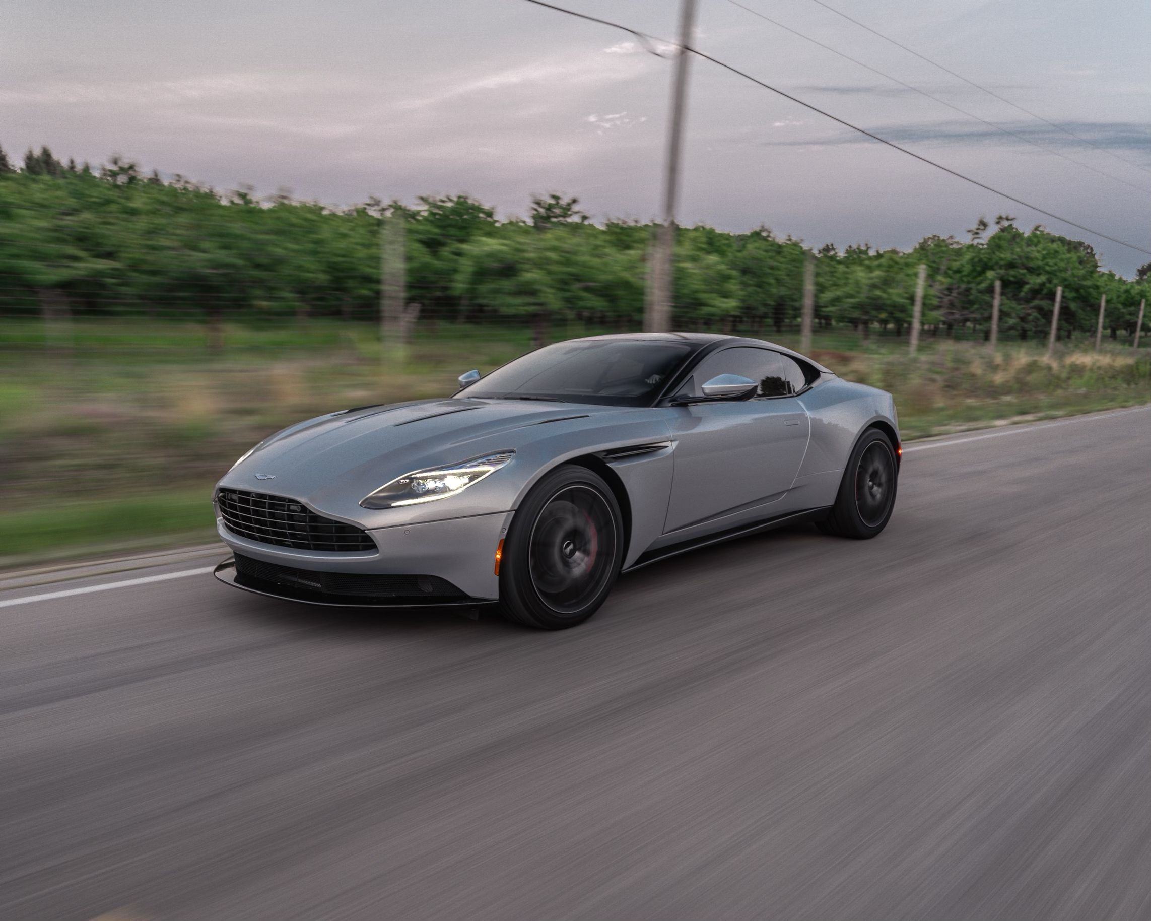 Used 2018 Aston Martin DB11 V12 RWD image 2