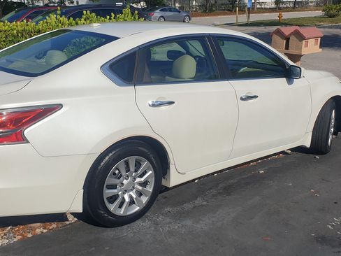 Used 2015 Nissan Altima 2.5 S w/ Power Driver Seat Package image 9